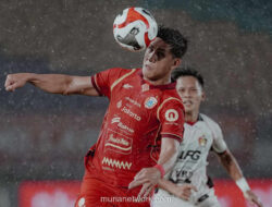Persija Paksa Menang di Tengah Hujan dan Lapangan Basah