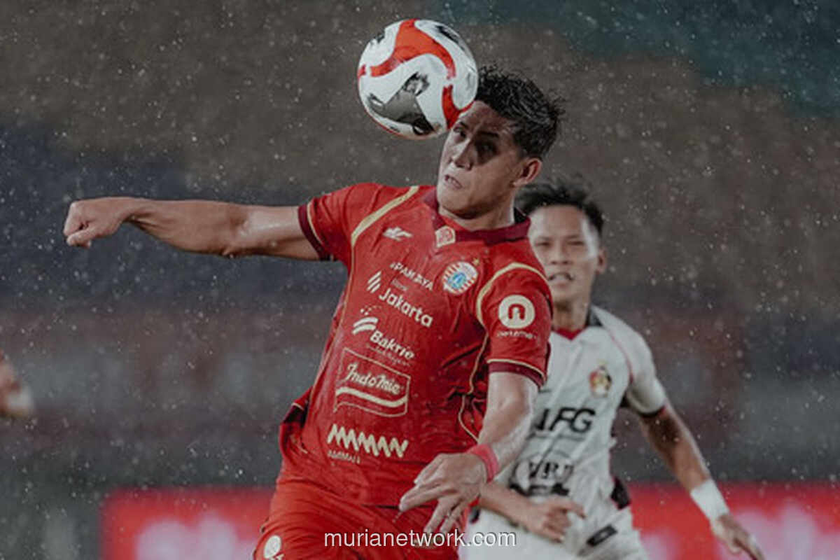 Persija Paksa Menang di Tengah Hujan dan Lapangan Basah