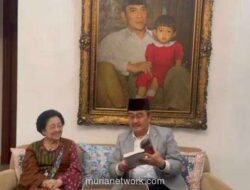 Jimly dan Mahfud MD Serahkan Gagasan Amandemen Kelima ke Megawati