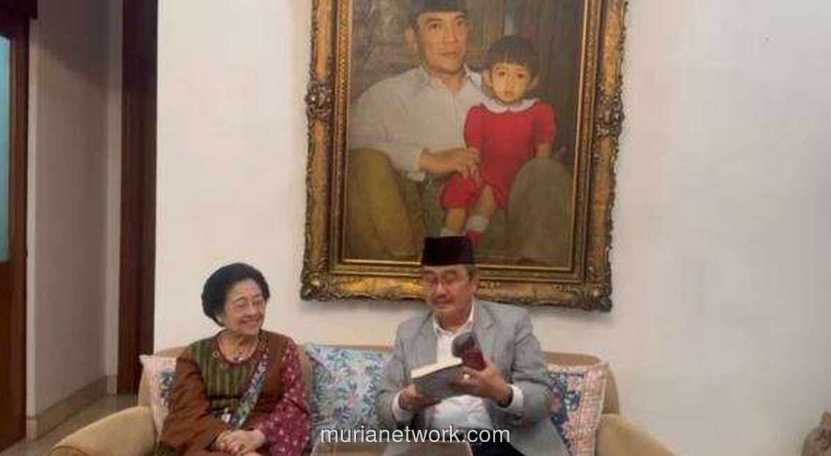 Jimly dan Mahfud MD Serahkan Gagasan Amandemen Kelima ke Megawati