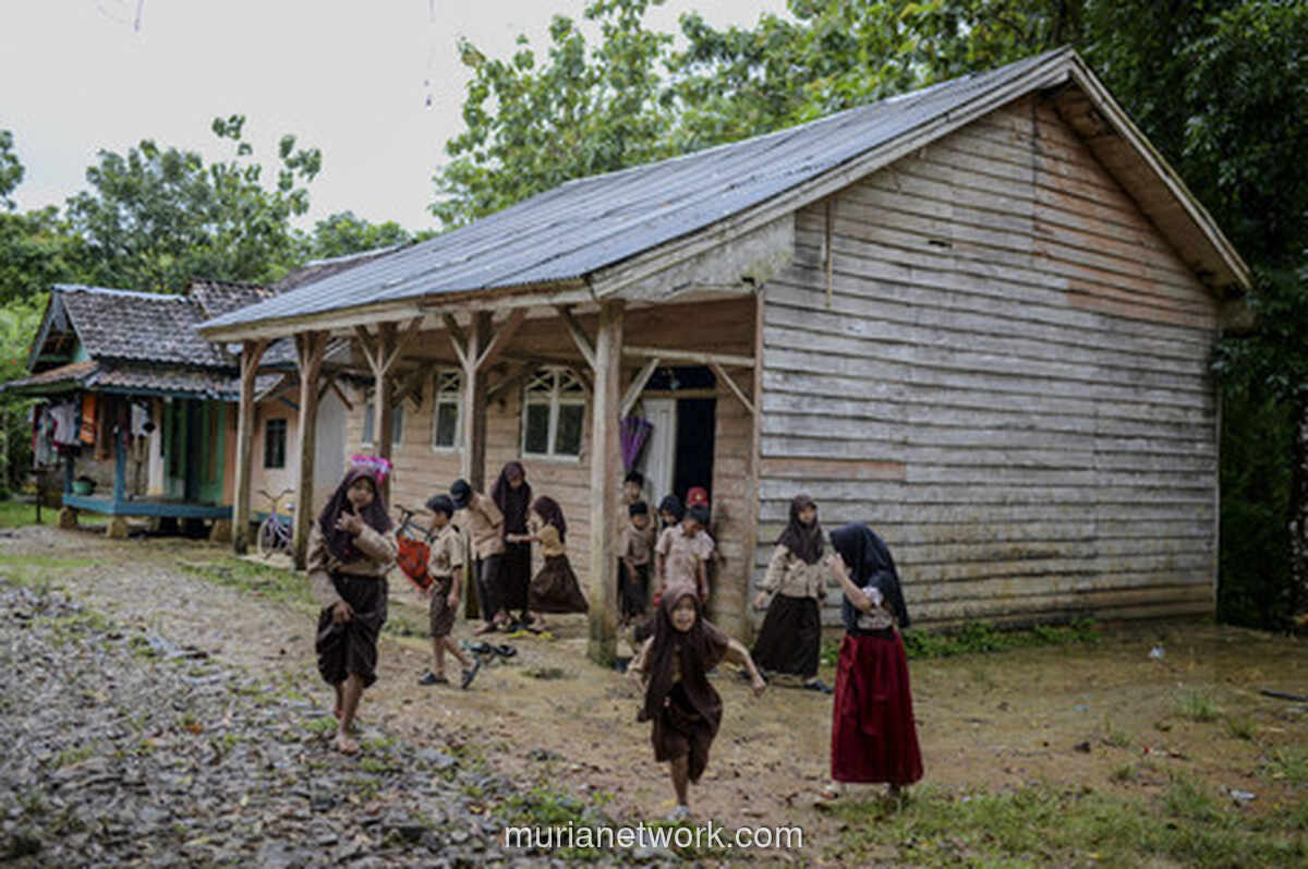 Belajar di Atas Lantai Kayu yang Rapuh, Kisah 23 Siswa di Ujung Pandeglang