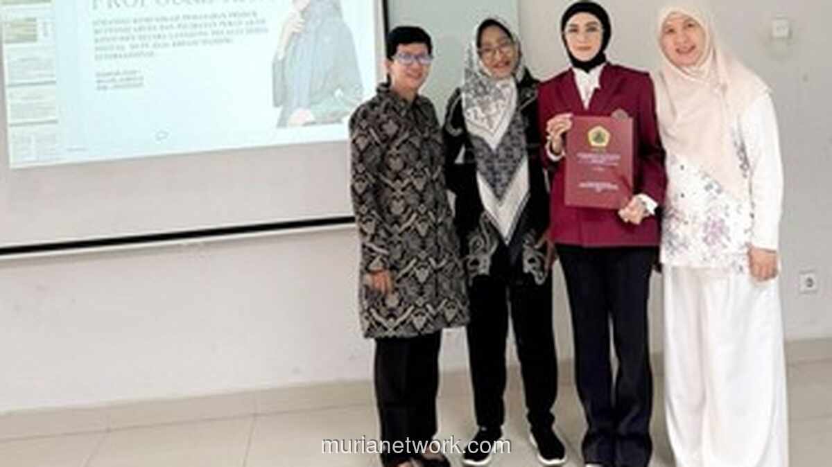 Mulan Jameela Lolos Seminar Tesis, Dapat Kejutan Bunga dari Dhani