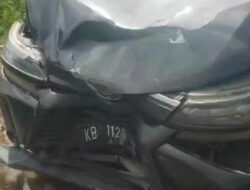 Hilux Ngamuk di Sintang, Kabur dari Razia Malah Tumbuk Avanza