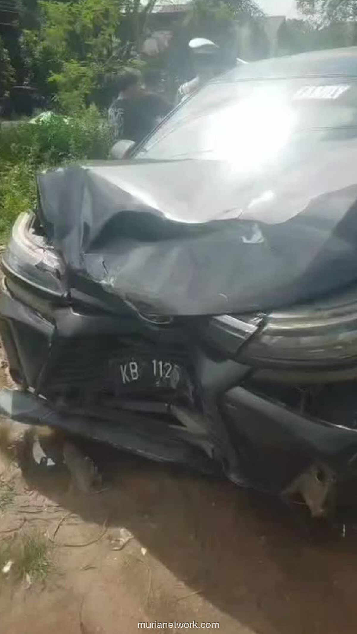 Hilux Ngamuk di Sintang, Kabur dari Razia Malah Tumbuk Avanza