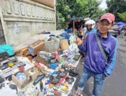 Gen Z Serbu Pasar Loak Jatinegara, Demam Barang Jadul Gara-gara TikTok