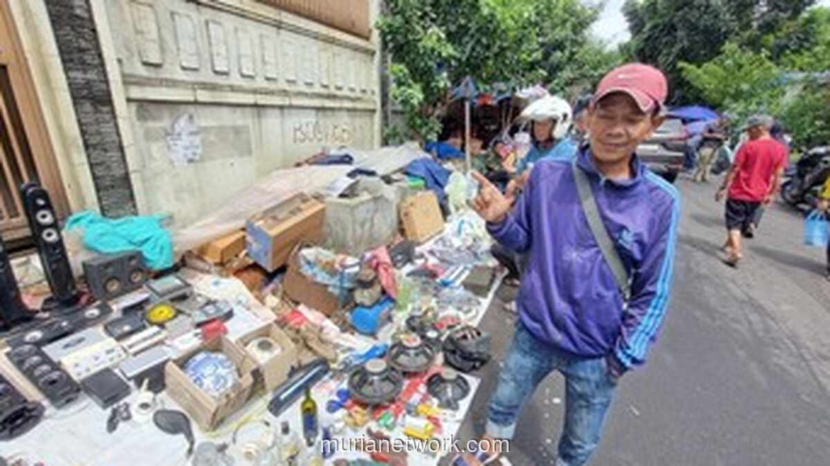 Gen Z Serbu Pasar Loak Jatinegara, Demam Barang Jadul Gara-gara TikTok