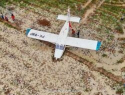 Cessna Terpaksa Turun Darurat di Hamparan Padi Karawang