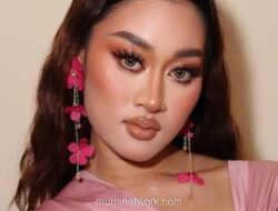 Aisha Retno Beri Penjelasan Soal Batik Malaysia untuk Ariana Grande