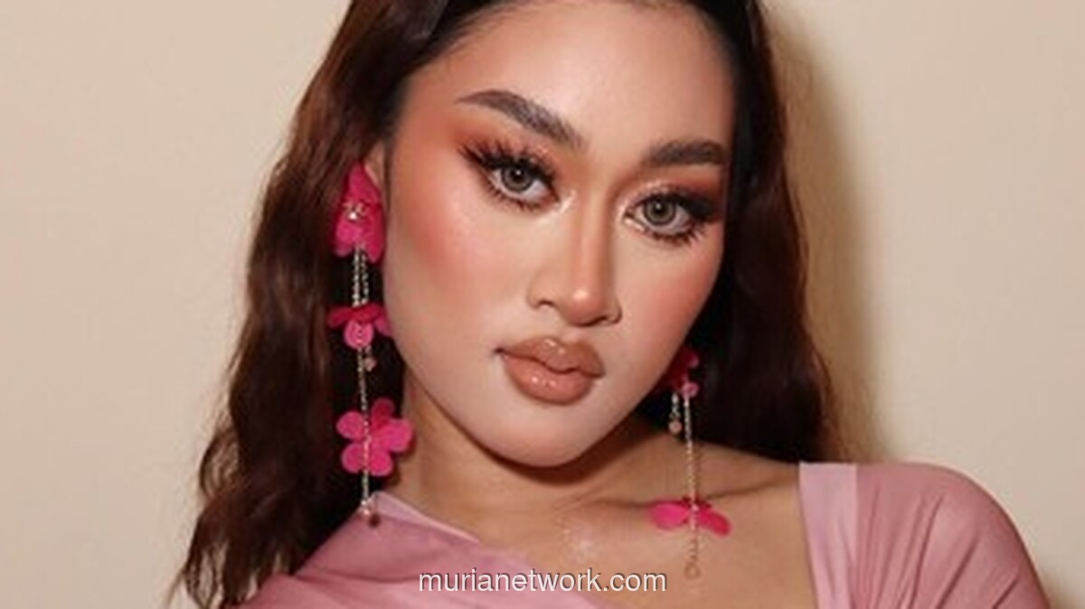 Aisha Retno Beri Penjelasan Soal Batik Malaysia untuk Ariana Grande