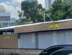 Atap MRT Senayan Ditambal Seng, Sisa Pohon Tumbang Masih Dibersihkan