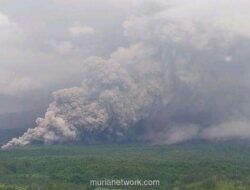 Semeru Muntahkan Awan Panas 14 Kilometer, Status Siaga Jadi Awas
