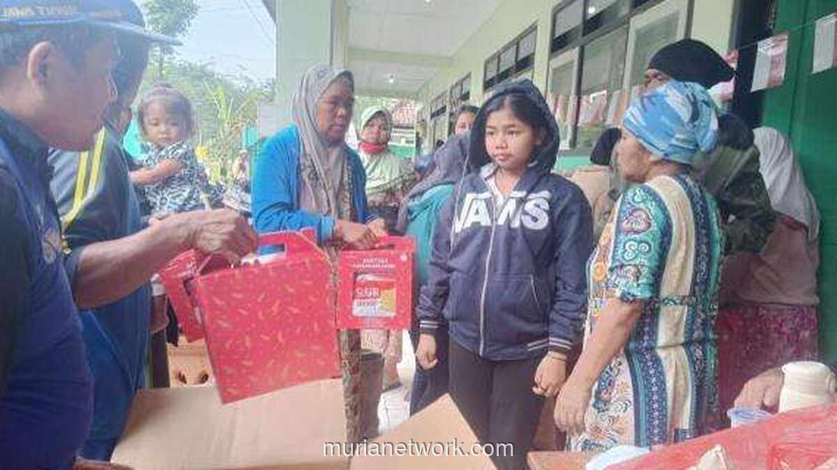 Gus Ipul Pastikan 1.350 Porsi Makanan Harian untuk Pengungsi Semeru