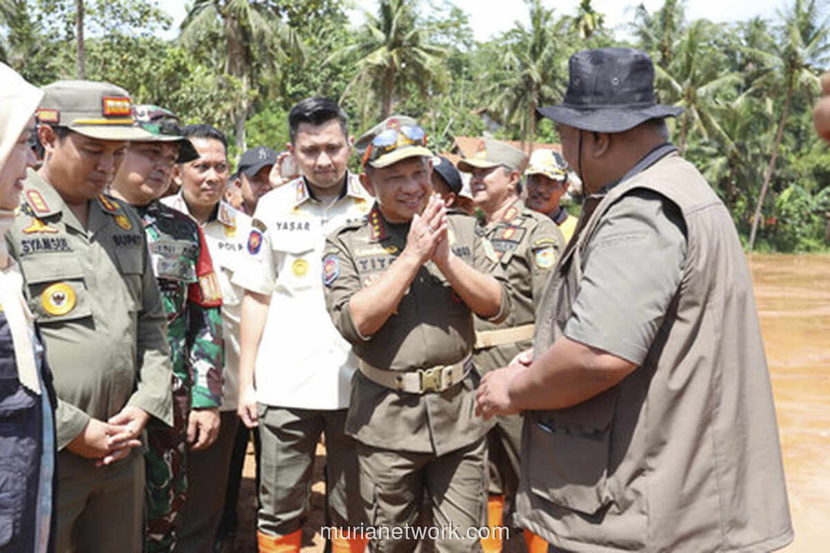 Mendagri Tinjau Langsung Lokasi Longsor Cilacap, Perpanjang Masa Pencarian Korban