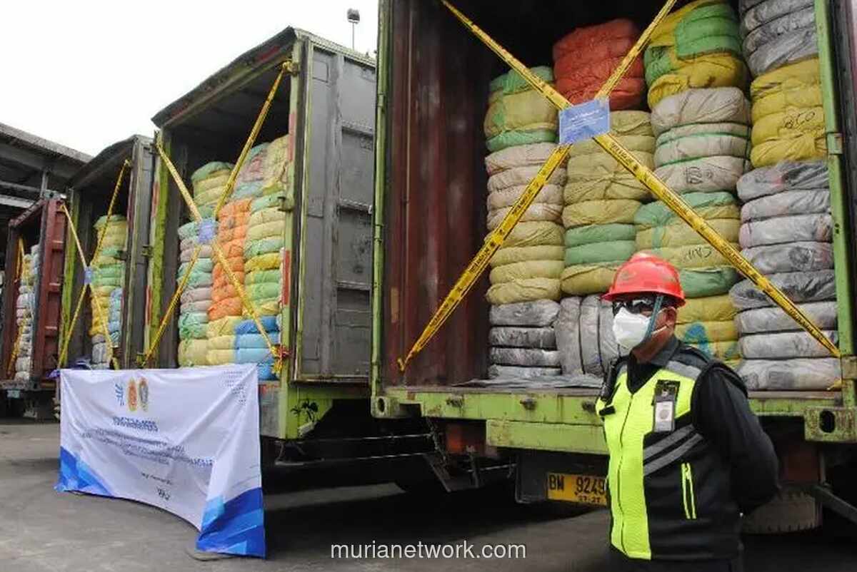 Praktik Pungli Ratusan Miliar Terungkap di Balik Tren Thrifting