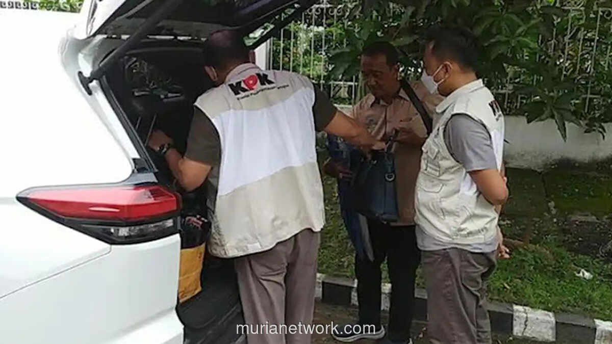 Kantor Kontraktor Proyek Monumen Reog Digeledah KPK di Surabaya