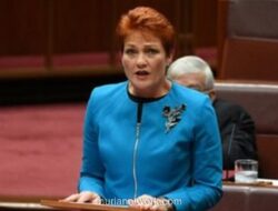 Hanson Picu Badai Kritik Usai Tampil di Senat dengan Burqa