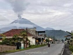 Gunung Semeru Muntahkan Awan Panas Sejauh 13 Kilometer, Status Masih Awas