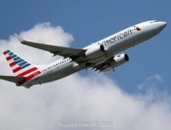 Bau Aneh di Kabin Paksa Pesawat American Airlines Mendarat Darurat