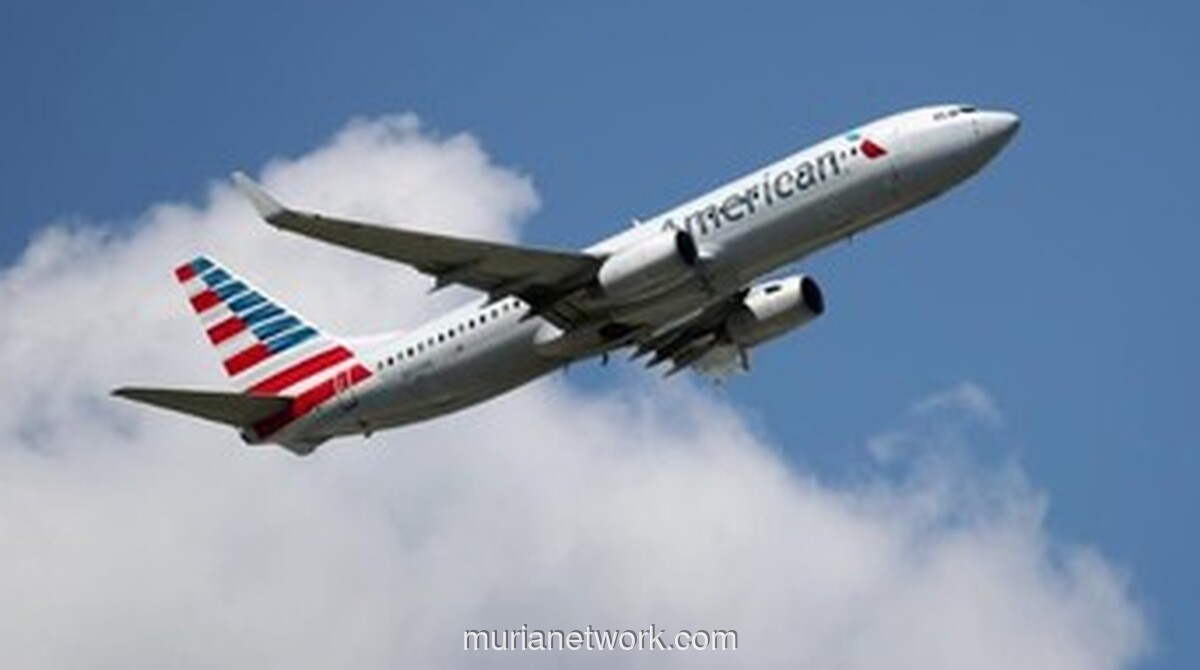 Bau Aneh di Kabin Paksa Pesawat American Airlines Mendarat Darurat