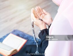 Doa di Sudut Gelap Baghdad: Kekuatan Sebuah Ayat yang Menghukum