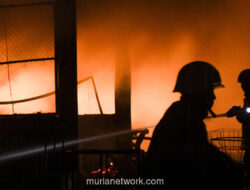 Billboard di Gedung Sarinah Terbakar, 15 Unit Damkar Dikerahkan