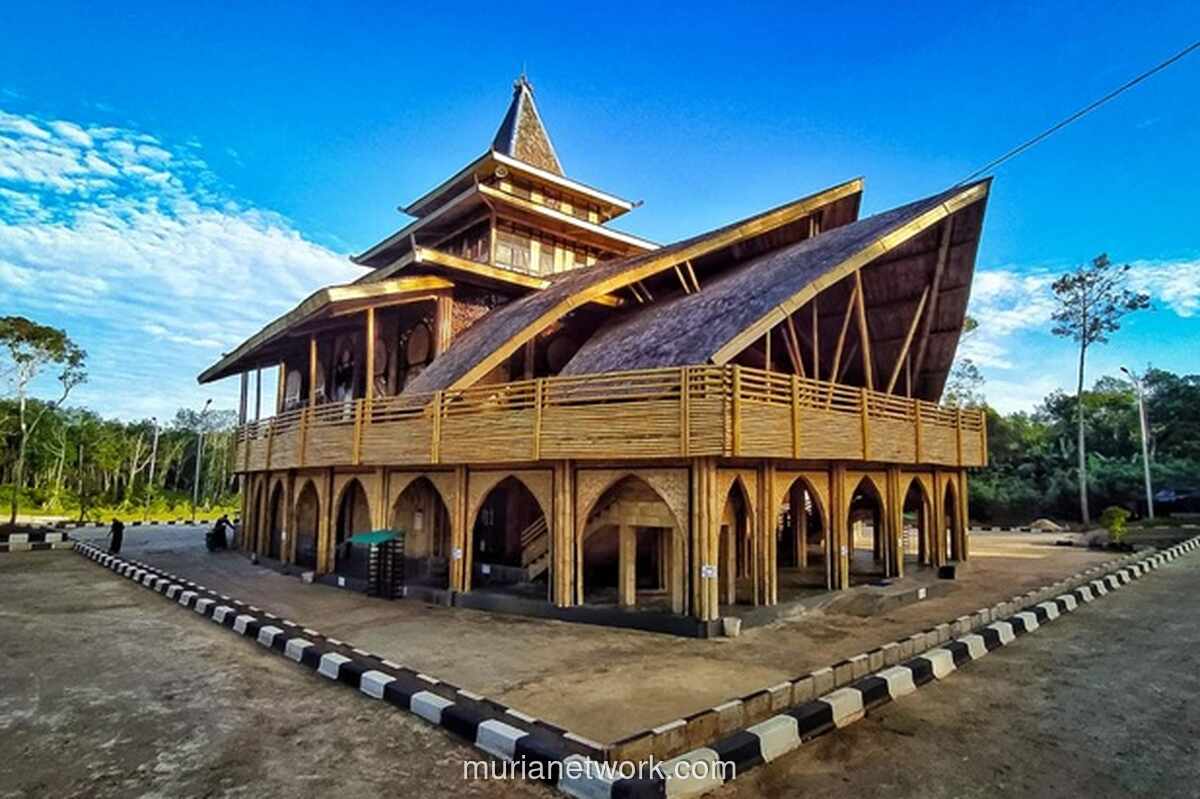 Bambu atau Beton: Pilihan yang Menguji Makna Rumah Ibadah di Desa