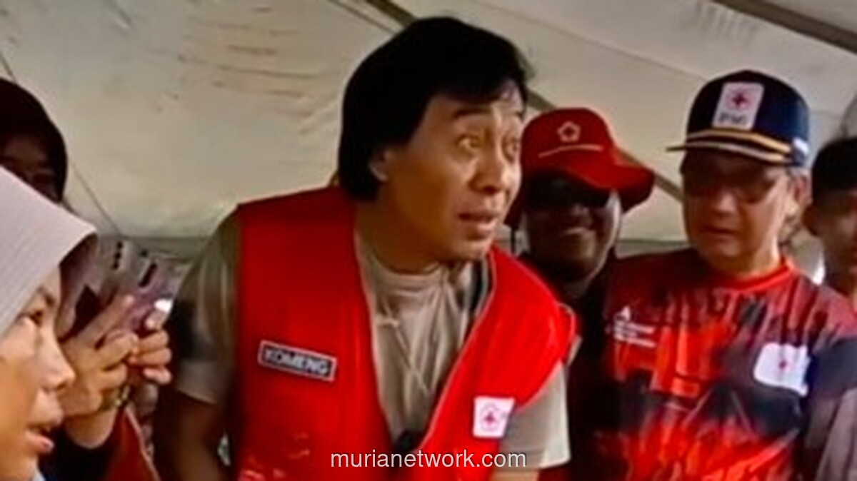 Komeng Bawa Tawa ke Pengungsian, Cairkan Suasana Korban Banjir Sumbar