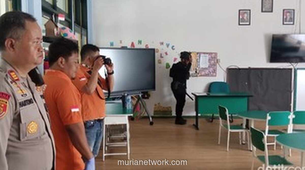 Gegana Brimob Buru Ancaman Bom di Sepuluh Sekolah Depok