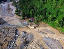 Korban Tewas Banjir-Longsor Sumatera Tembus 1.135 Jiwa, Hampir 490 Ribu Orang Mengungsi