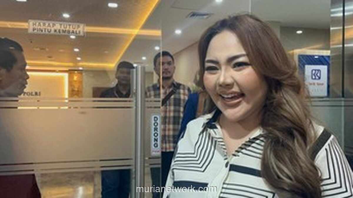 Di Tengah Badai Gugatan Cerai, Lisa Mariana Santai Staycation Bareng Suami