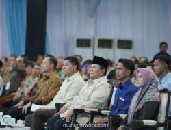 Prabowo Pilih Duduk Sampingi Penjual Seblak dan ART di Acara Serah Terima Rumah