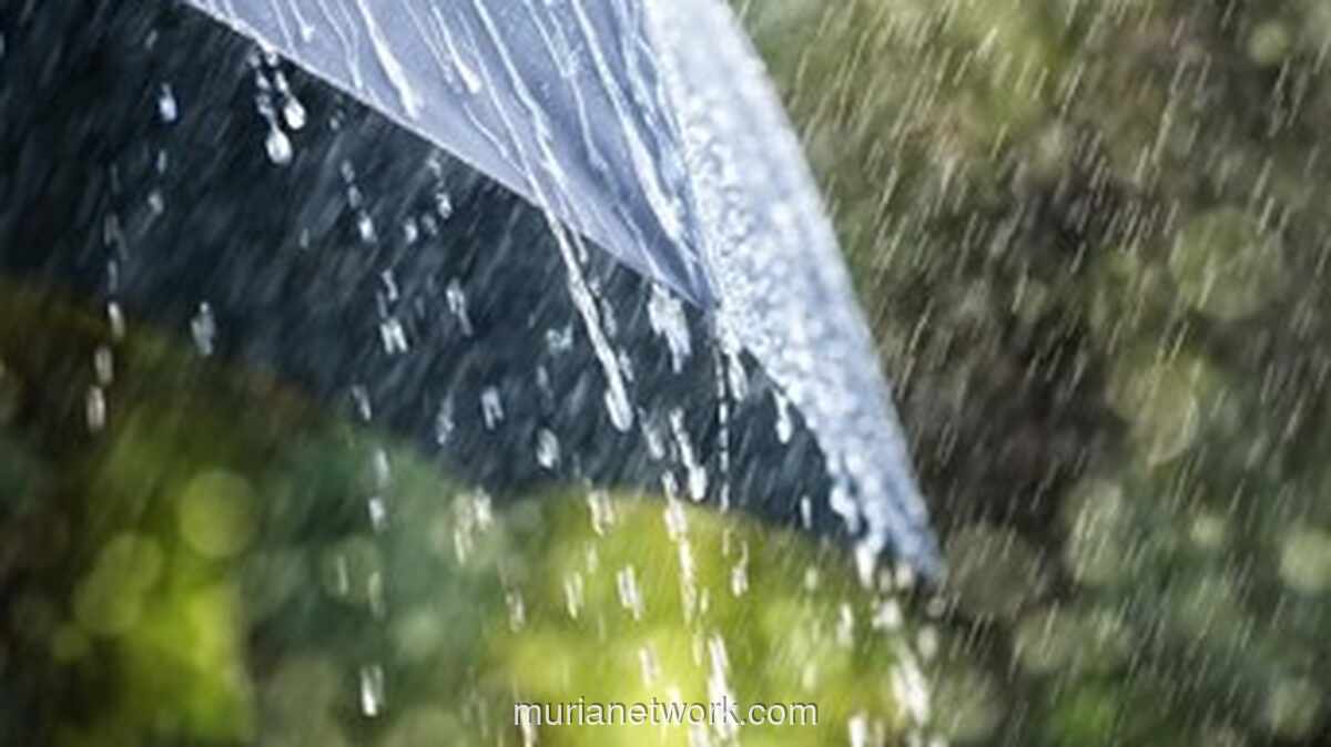 Waspada Hujan Lebat dan Siklon Ancam Libur Nataru 2025