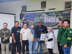 Nelayan Gresik Manfaatkan Panel Surya Apung untuk Keramba Ikan