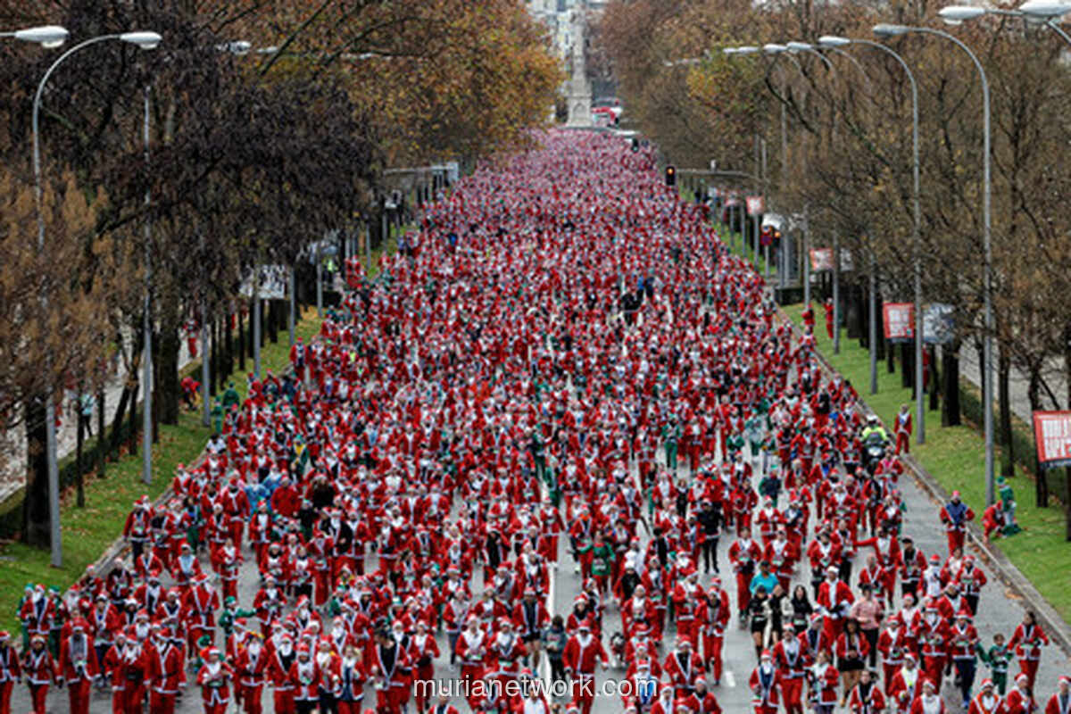 Lautan Sinterklas Serbu Jalanan Madrid dalam Aksi Lari Amal
