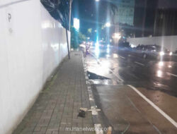 Trotoar Benhil Dibersihkan, Tapi Pejalan Kaki Masih Terhimpit