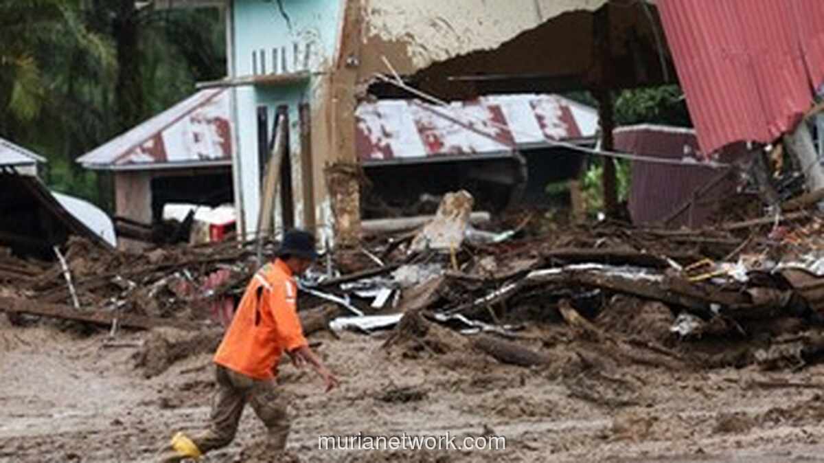 Dua Ibu Diselamatkan dari Galodo oleh Warga yang Tak Kenal Lelah