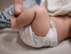 Bayi Perempuan Ditemukan dalam Kardus di Teras Rumah Warga Nongkosawit