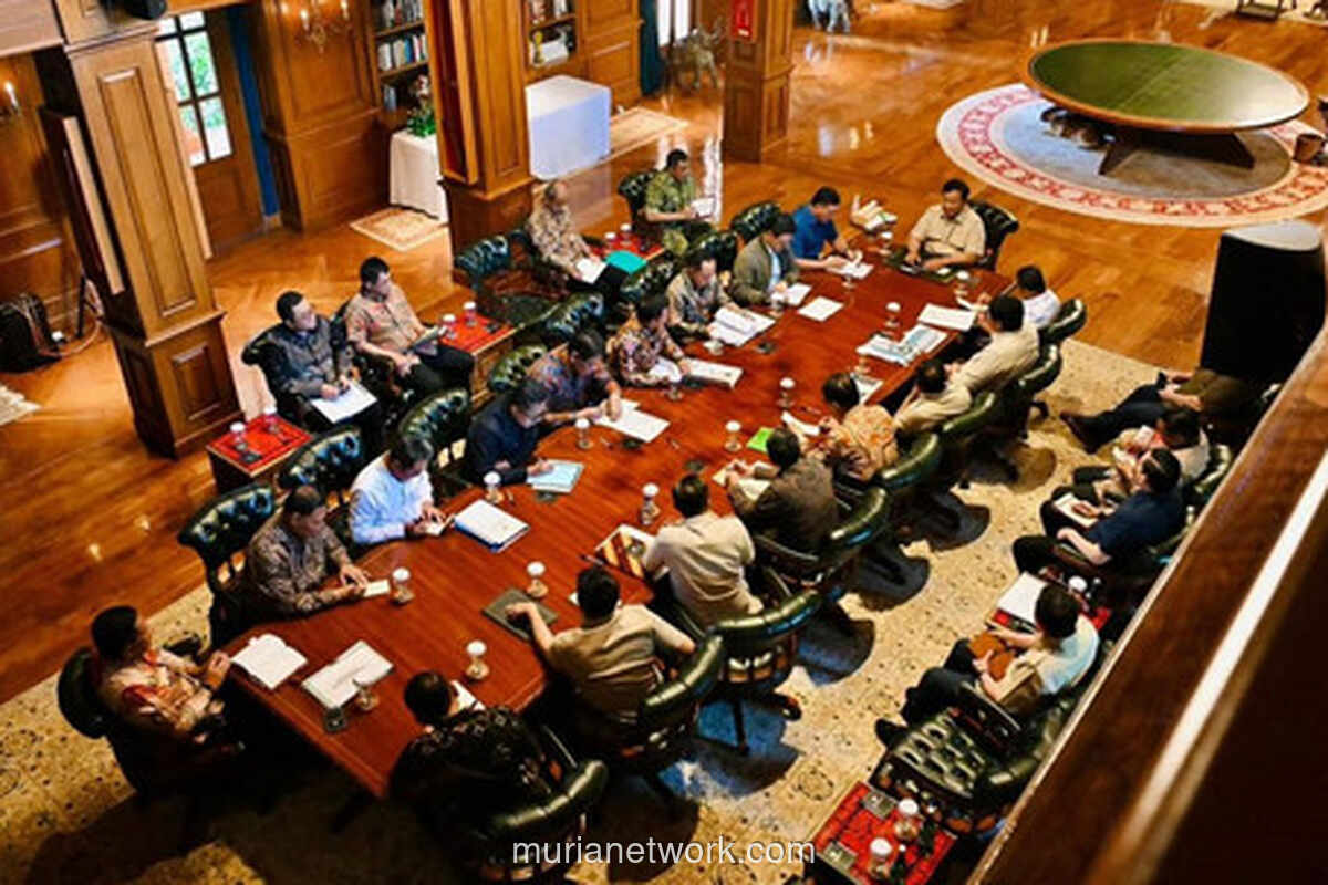 Prabowo Panggil Menteri ke Hambalang, Bahas Banjir Bandang hingga Insentif Akhir Tahun