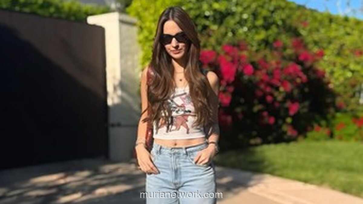 Magika Bakrie Protes Gaya Busana Ibunya di Tengah Panasnya Disneyland