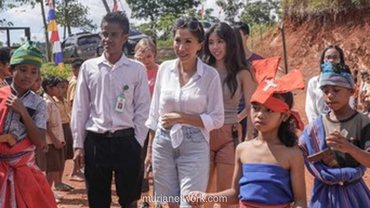 Eks Desainer Lady Gaga Bikin Perhiasan, Dana untuk Sekolah Anak NTT