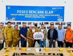 Wali Kota Pekanbaru Terbang ke Medan, Serahkan Bantuan Rp 1,5 Miliar untuk Korban Bencana