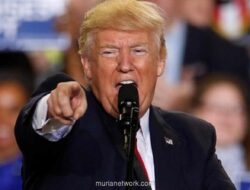 Trump Bungkus Ucapan Natal dengan Serangan ke Sampah Kiri Radikal