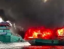 Dua Kapal Nelayan Hangus Dilahap Api di Pelabuhan Muara Baru