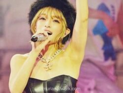 Ayumi Hamasaki Menyanyi untuk Kursi Kosong di Shanghai