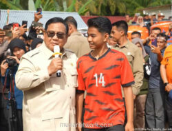 Prabowo Santap Nasi Goreng dan Janjikan Huntara Usai Dengar Tangis Korban Longsor Agam