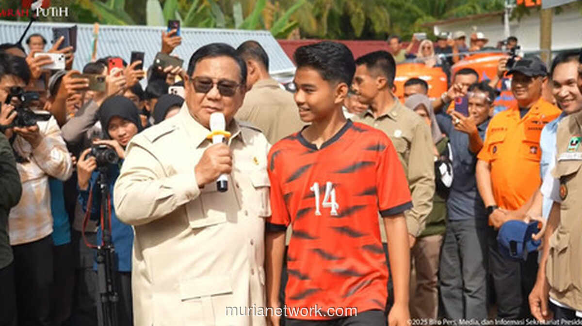 Prabowo Santap Nasi Goreng dan Janjikan Huntara Usai Dengar Tangis Korban Longsor Agam