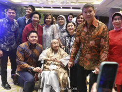 Teddy Indra Wijaya Sambangi Kapolri hingga Adik Prabowo di Hari Natal