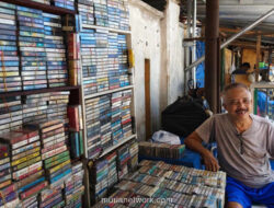Sang Penjaga Kaset: Kisah Priyo dan Museum Mini yang Masih Bernapas di Beringharjo