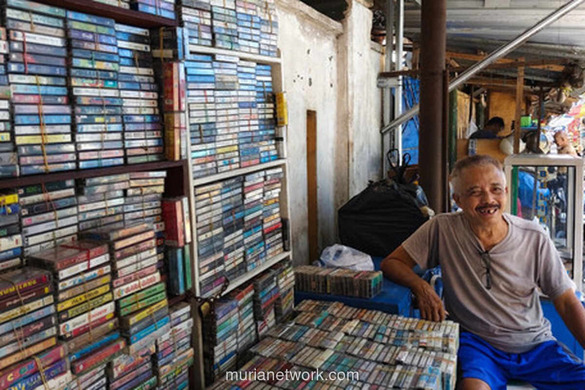 Sang Penjaga Kaset: Kisah Priyo dan Museum Mini yang Masih Bernapas di Beringharjo