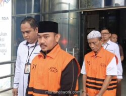 Bupati Bekasi dan Sang Ayah Hadapi Pemeriksaan KPK, Berdua Pakai Peci